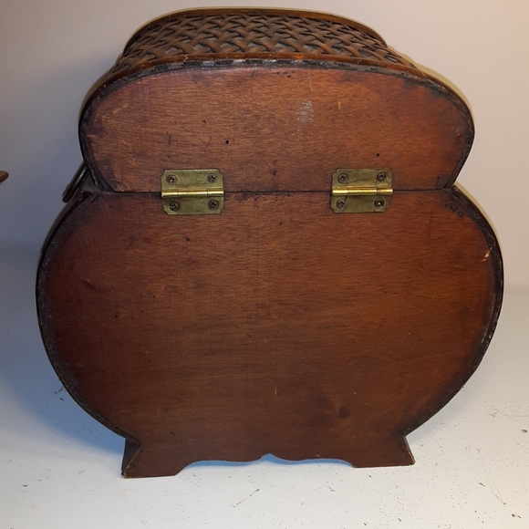 Decorative wooden box, opens for storage - Picture 4 of 4